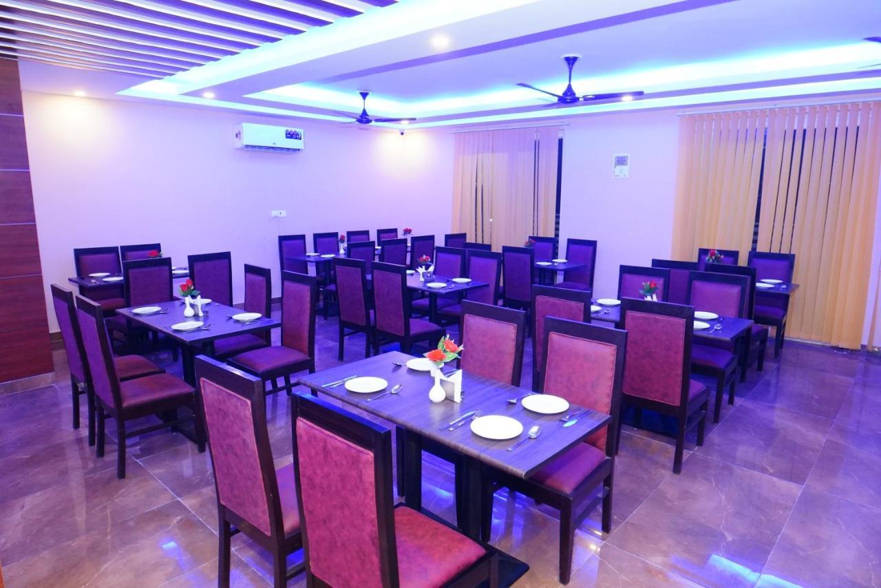 Expomart Inn Greater Noida Exterior foto